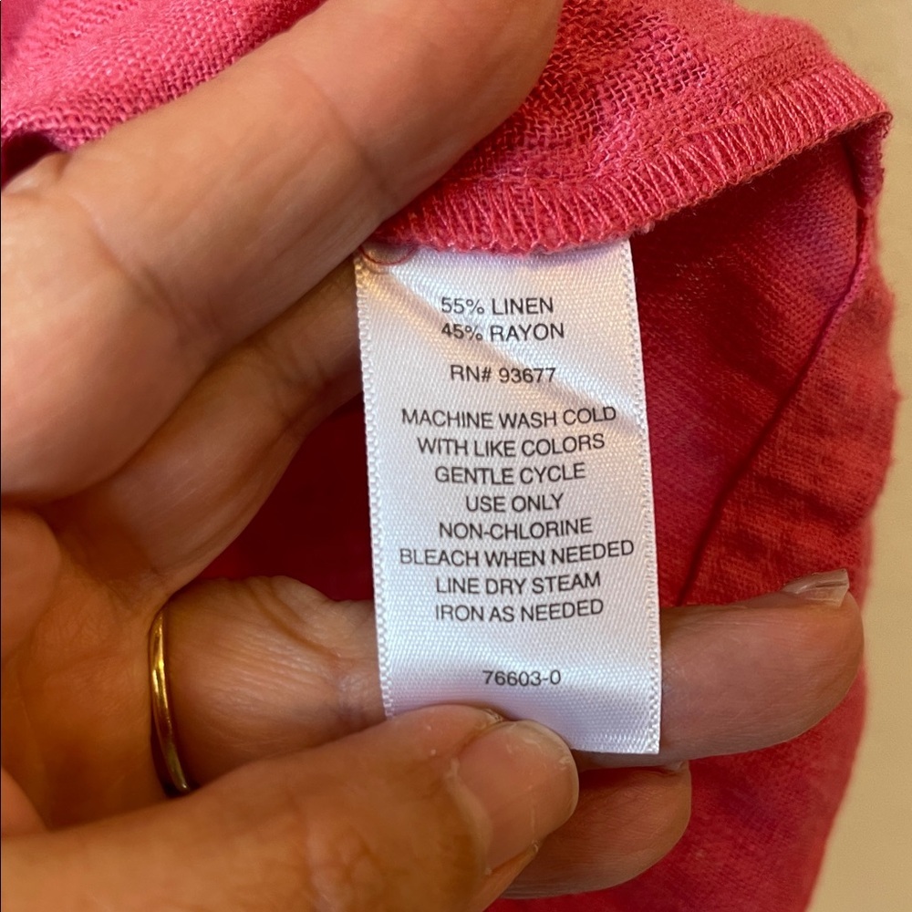 Liz Claiborne Vibrant Pink Blouse with Capped Sleeves - Picture 5 of 6